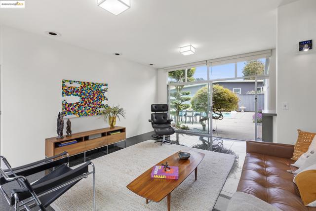 7145 View Ave, El Cerrito CA: https://media.crmls.org/mediaz/8364899d-2642-4d9a-b0bb-f40b4e9a6ae9.jpg