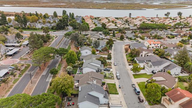 578 Seahorse Lane, Redwood City CA: https://media.crmls.org/mediaz/8364b255-8f67-4825-8338-fa665925f449.jpg