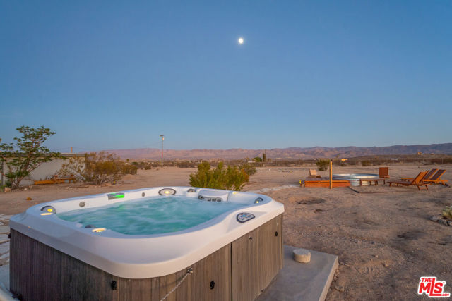 2724 Stonehill Avenue, Joshua Tree CA: https://media.crmls.org/mediaz/8364c0be-7989-4af2-b7e0-a581104ab10b.jpg