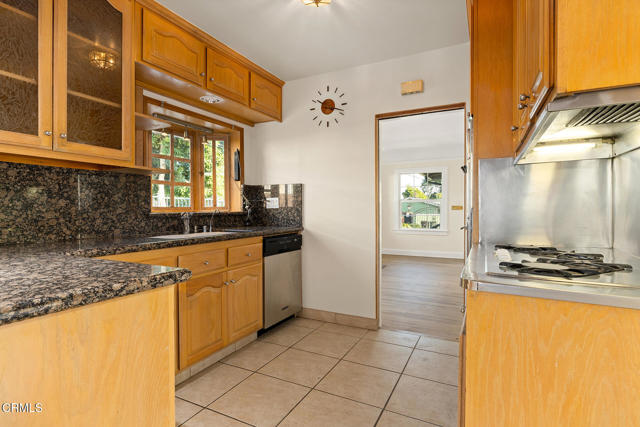 259 Acacia Street, Altadena CA: https://media.crmls.org/mediaz/8364c233-b8ef-49d2-a7d0-bf4292662066.jpg