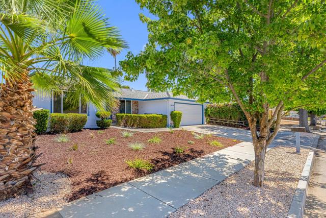 7630 El Roble Court, Gilroy CA: https://media.crmls.org/mediaz/83650ca3-cbff-40b7-8251-d73ca79d9178.jpg