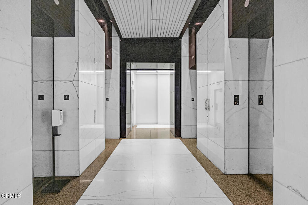 https://media.crmls.org/mediaz/83652439-a859-4f8f-b288-e529e2ddb08a.jpg?preset=X-Large