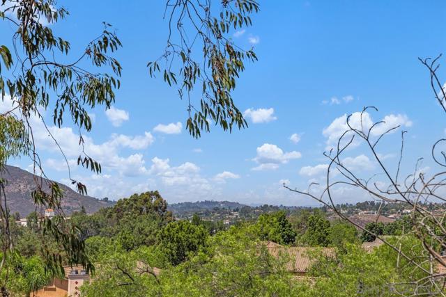 18557 Caminito Pasadero, San Diego CA: https://media.crmls.org/mediaz/83653d8d-1fd4-4eeb-8083-a9660a8a8fb4.jpg