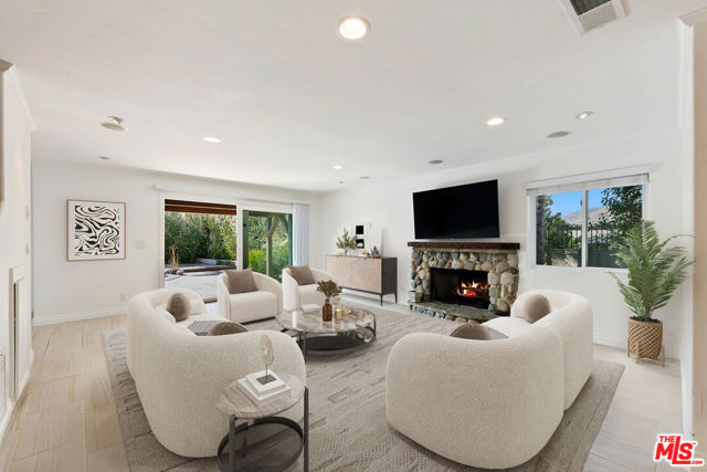 30630 Morning View Drive, Malibu CA: https://media.crmls.org/mediaz/83654ac5-bb81-4595-9ccd-aef243f811d5.jpg