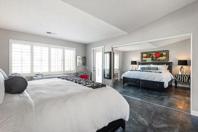 153 Desert Falls E Drive, Palm Desert CA: https://media.crmls.org/mediaz/8365845f-132d-4e47-bce6-0795d45b1918.jpg