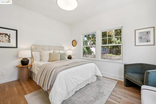 101 Palm Dr, Piedmont CA: https://media.crmls.org/mediaz/836599a7-d94f-4609-a513-2eb1440d2b4e.jpg
