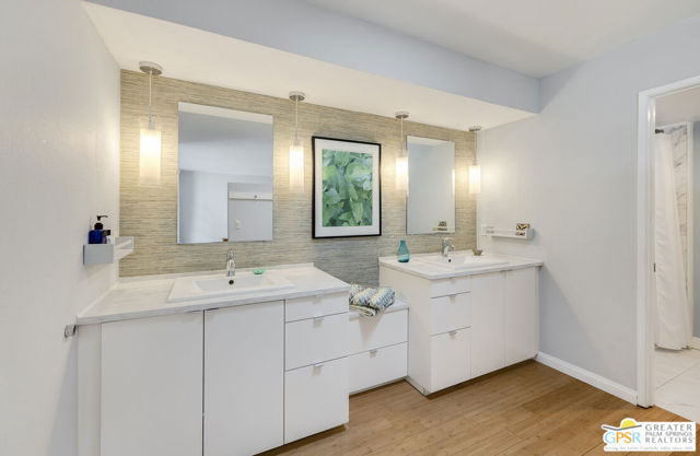 475 Village Square, Palm Springs CA: https://media.crmls.org/mediaz/8365c812-7320-4a78-8deb-4de1f4943573.jpg