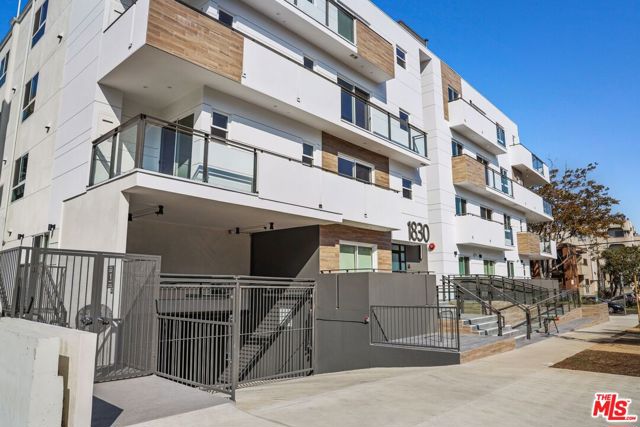 1830 Selby, Los Angeles CA: https://media.crmls.org/mediaz/8366334a-7571-4797-978e-832ebf3d1014.jpg