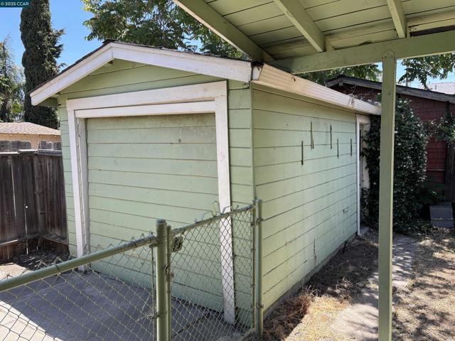 415 W 9Th St, Antioch CA: https://media.crmls.org/mediaz/8366698e-d0cb-45d2-ab1e-bfa77d1e0b84.jpg