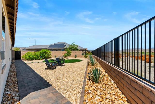42940 Ascona Lane, Indio CA: https://media.crmls.org/mediaz/836669e0-332f-4690-b0cb-0009797c4f62.jpg