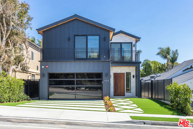 908 Rosecrans Avenue, Manhattan Beach CA: https://media.crmls.org/mediaz/83668b7c-bc39-4b18-9a64-90e6bf0a363c.jpg