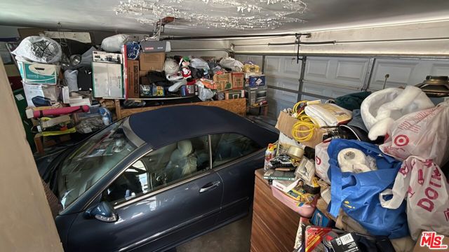 180 E Pepper Drive, Long Beach CA: https://media.crmls.org/mediaz/8366ac6e-def4-4712-b9c8-9b0811f57791.jpg