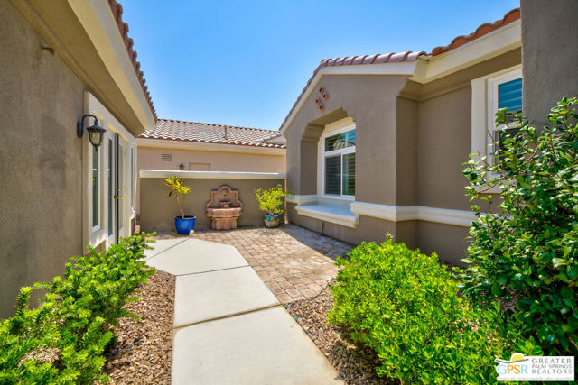 78797 Falsetto Drive, Palm Desert CA: https://media.crmls.org/mediaz/83676452-d4f3-4891-930a-a616d8b5dbb2.jpg