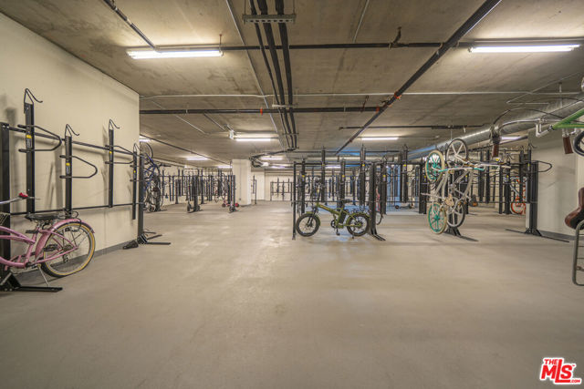 889 Francisco Street, Los Angeles CA: https://media.crmls.org/mediaz/8367d261-eb18-4af3-b4a2-6c7ebdff0627.jpg