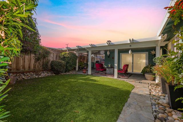 2472 Bradford Ave, Hayward CA: https://media.crmls.org/mediaz/83681db6-5e03-4341-a330-c0928438843b.jpg