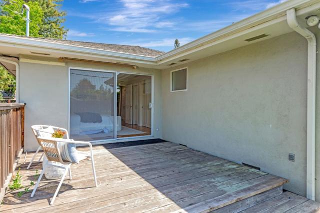 171 E Creek Drive, Menlo Park CA: https://media.crmls.org/mediaz/8368a093-0247-4181-92c4-a9eeca71d0f8.jpg