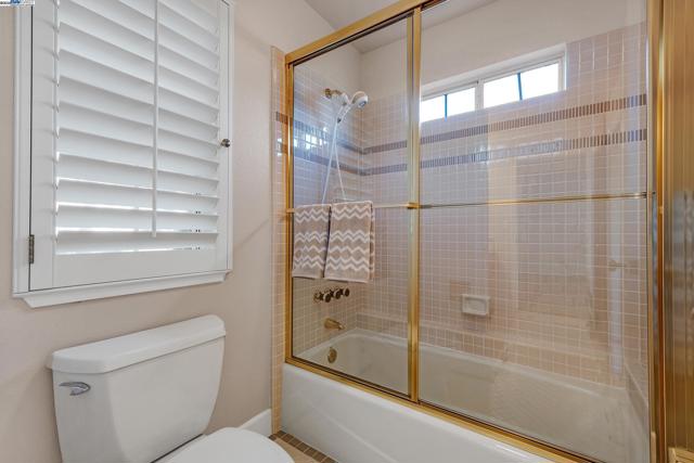 2215 Chardonnay Way, Livermore CA: https://media.crmls.org/mediaz/8368b58d-6ee7-490a-b9ec-36e4667815d2.jpg