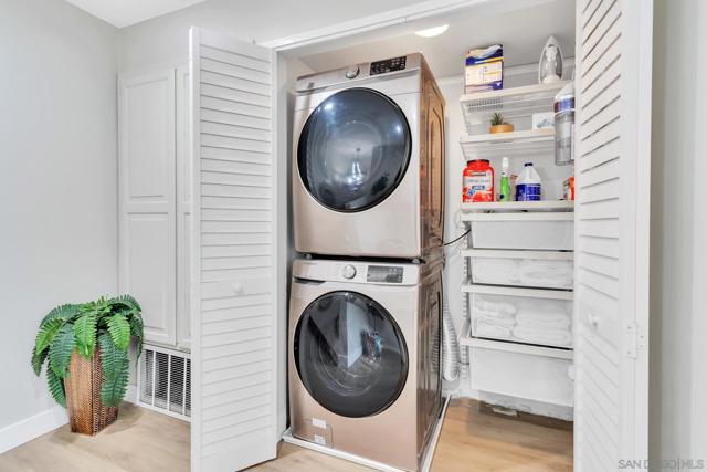 50 Montego Ct, Coronado CA: https://media.crmls.org/mediaz/8369b314-c97f-4cc6-a775-affb2524a578.jpg