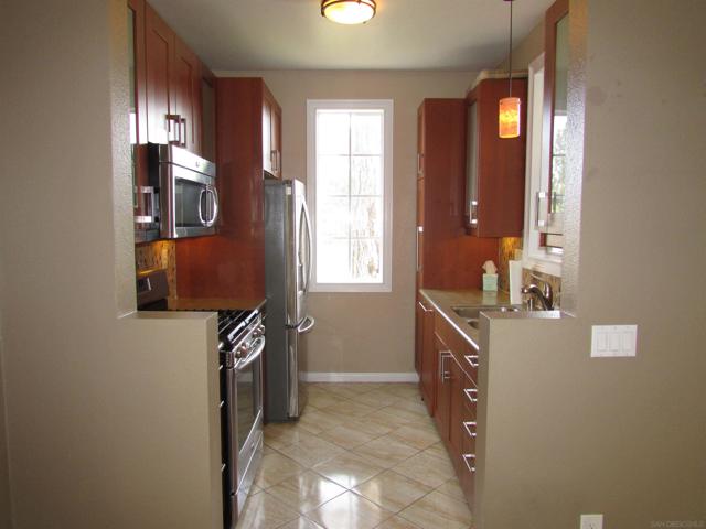10914 Sabre Hill Dr, San Diego CA: https://media.crmls.org/mediaz/8369e36e-587e-497f-9f05-fac902ed4afd.jpg
