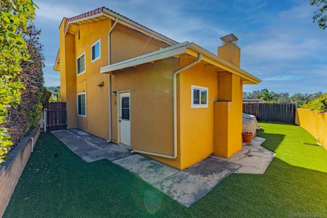 8128 Hillandale, San Diego CA: https://media.crmls.org/mediaz/8369e9d9-c8d9-407f-8ced-8afb7d0afaa0.jpg