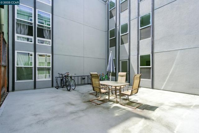 193 Montecito, Oakland CA: https://media.crmls.org/mediaz/8369fe18-df3d-42fd-9cb6-b783be00d8e0.jpg