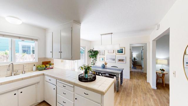 1422 Broadway, Santa Cruz CA: https://media.crmls.org/mediaz/836acfbb-570a-4741-9c71-c9c608ae505a.jpg