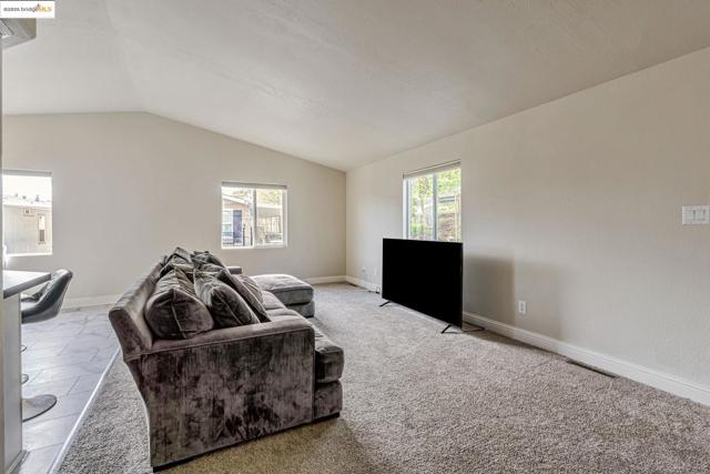 16711 Marsh Creek Rd, Clayton CA: https://media.crmls.org/mediaz/836b02b8-558b-40c2-a24d-0aaeaa61717f.jpg