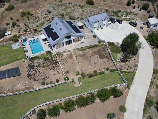 7702 Camino Sereno, Escondido CA: https://media.crmls.org/mediaz/836b7ab9-6bd8-4494-b33a-2e29bbbe92f3.jpg