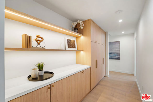 20215 Lorenzana Drive, Woodland Hills CA: https://media.crmls.org/mediaz/836b8df6-ab65-4182-8f9b-c0e64792e132.jpg