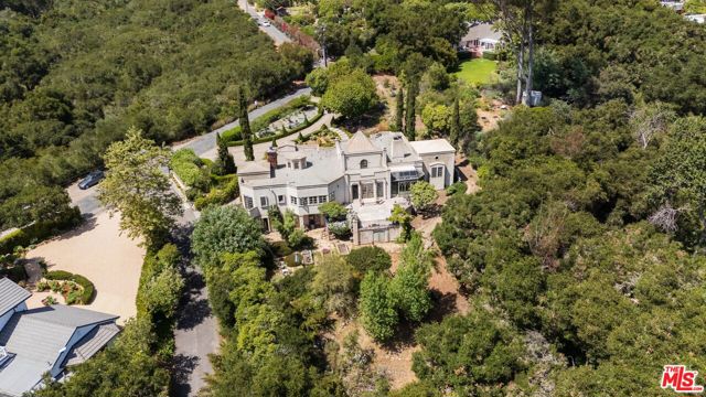 2899 Hidden Valley Lane, Montecito CA: https://media.crmls.org/mediaz/836bb5ce-8ad4-4279-b967-e74ba0797fb2.jpg
