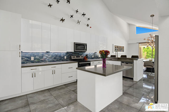 186 S Kavenish Drive, Rancho Mirage, CA 92270
