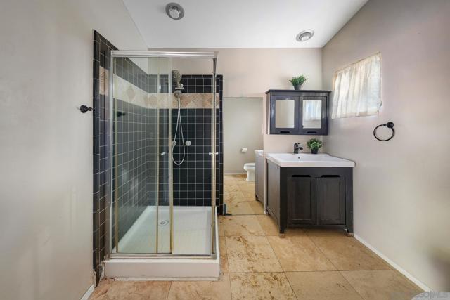 30408 Lennie Dr, Valley Center CA: https://media.crmls.org/mediaz/836ca9a3-e49b-4225-9ff5-1efcca3e7155.jpg