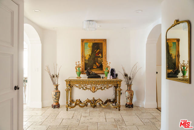 1835 Pandora Avenue, Los Angeles CA: https://media.crmls.org/mediaz/836d8496-95bc-43a1-b091-dd9f3d7c1daa.jpg