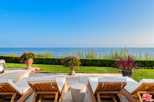 32804 Pacific Coast Highway, Malibu CA: https://media.crmls.org/mediaz/836dbfa9-7dff-4362-92a5-e38518f5574e.jpg