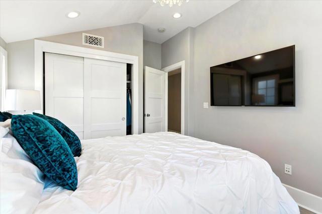 16218 George St, Los Gatos CA: https://media.crmls.org/mediaz/836e4b29-6434-4f63-8296-c6c9656f498a.jpg