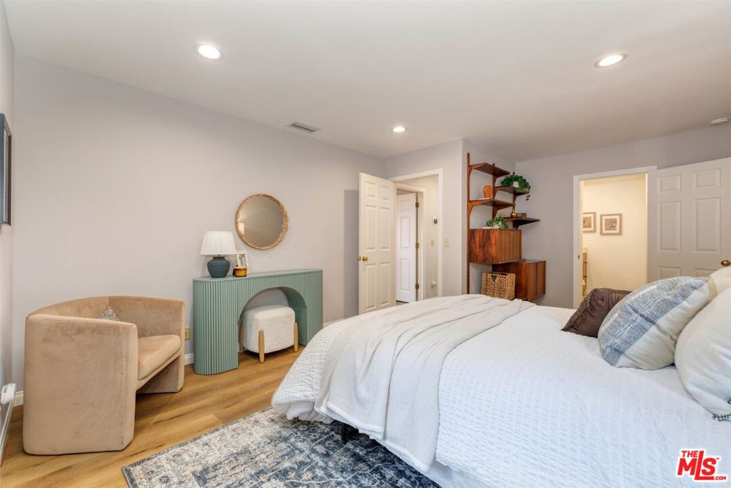 https://media.crmls.org/mediaz/836ea04d-0e3e-4053-804b-b50d85f34b1b.jpg?preset=X-Large