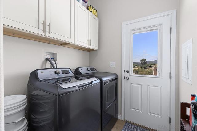 4027 Sumac Summit, Fallbrook CA: https://media.crmls.org/mediaz/836edb8b-2730-4454-9eb2-eeec024dc8e5.jpg