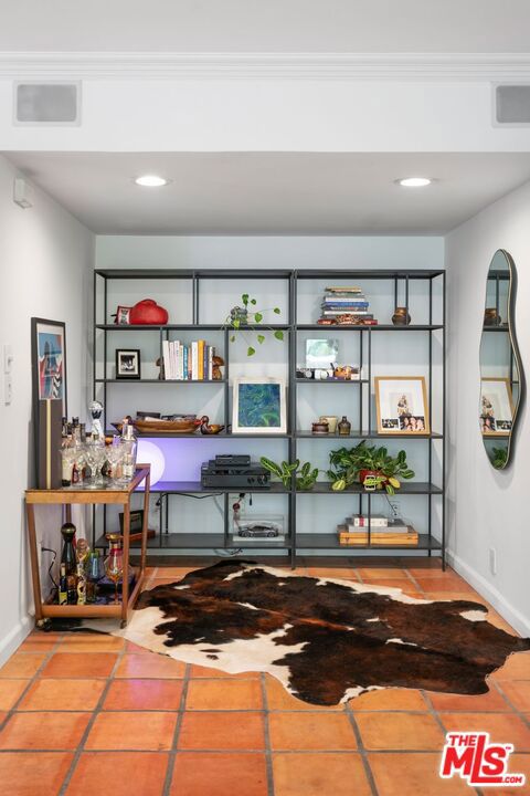 1015 N Kings Road, West Hollywood CA: https://media.crmls.org/mediaz/836ef397-29f5-4f15-9ca1-24320097e87c.jpg