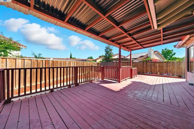 2524 Brazil Ct, Antioch CA: https://media.crmls.org/mediaz/836f599e-d996-4bfe-9362-a8e8fc34683a.jpg