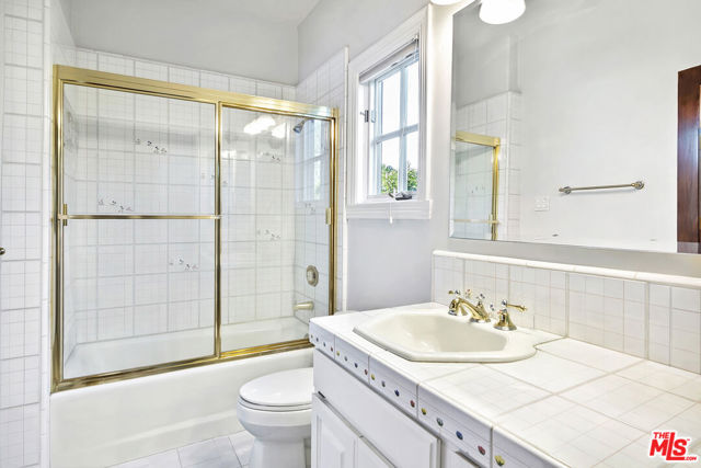 Image 33 of 38 For 4618 Westchester Drive