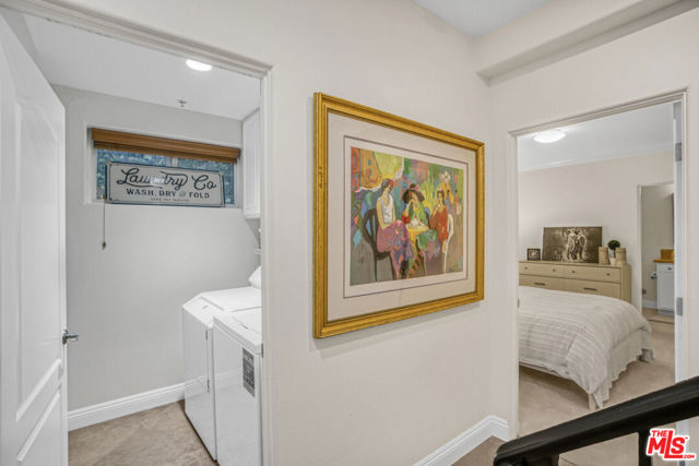 11974 Mayfield Avenue, Los Angeles CA: https://media.crmls.org/mediaz/8370054b-17bd-46b2-aa8e-4c3711ec7412.jpg