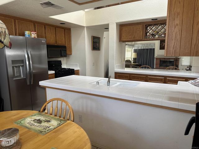 2884 Sage View Dr, Alpine CA: https://media.crmls.org/mediaz/83706acc-d8cf-4efb-b327-3f146ad8a152.jpg