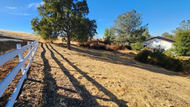 2894 Stagecoach Drive, Valley Springs CA: https://media.crmls.org/mediaz/83707bc2-b6a5-4087-9ce0-6c91b8d4f1d8.jpg