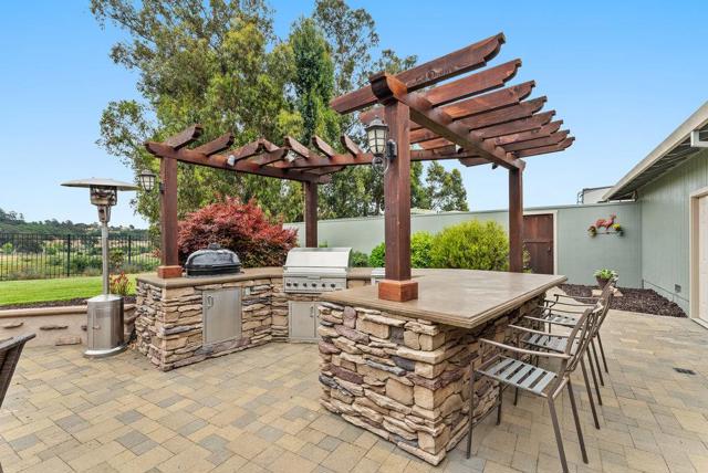 17529 Cross Road, Salinas CA: https://media.crmls.org/mediaz/83709e8b-2e98-4f98-a043-efc3920dda57.jpg