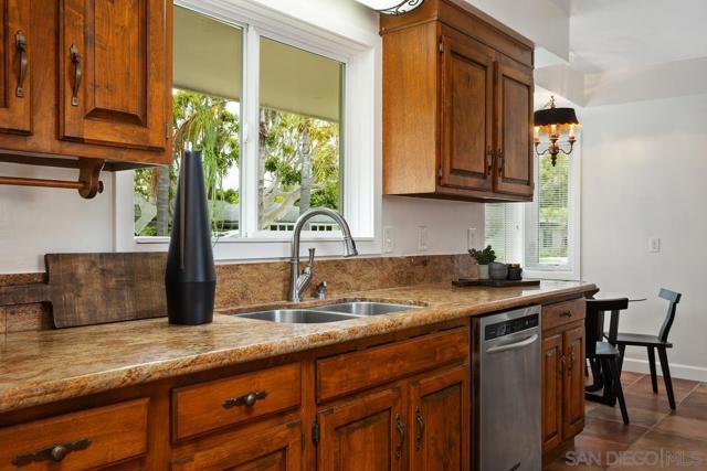 6307 Via Maria, La Jolla CA: https://media.crmls.org/mediaz/83712302-f83b-4294-9dc3-b4c786d19648.jpg