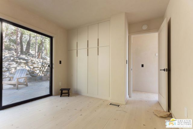 25150 Cougar Road, Idyllwild CA: https://media.crmls.org/mediaz/83713620-17f2-4dd5-95ef-cd729bc9868e.jpg