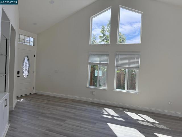 797 Orinda Ct, Fairfield CA: https://media.crmls.org/mediaz/83715fd9-2fb6-4865-a1ac-53104bc57c36.jpg