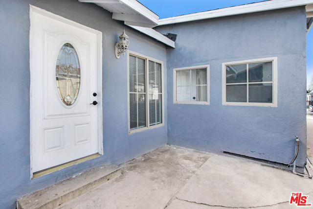 611 Pico, San Fernando CA: https://media.crmls.org/mediaz/83716525-59c7-438c-8641-86a37cb58b11.jpg