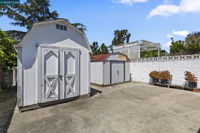 245 Parkview Ter, Vallejo CA: https://media.crmls.org/mediaz/83717503-d992-43aa-9a6f-22a40c758ee8.jpg