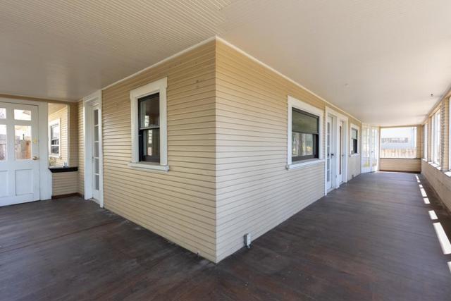 21130 E Cliff Drive, Santa Cruz CA: https://media.crmls.org/mediaz/83728015-4b03-462d-a03c-831c86ca5804.jpg